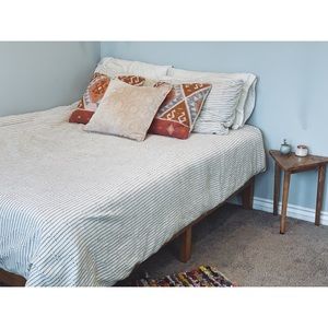 Urban outfitter’s duvet + 2 pillow shams